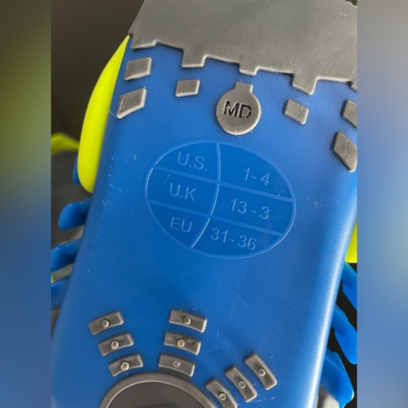 US Divers Kids Snorkeling Set with Mask Goggle Snorkel Fins Gear Bag - Picture 7 of 9